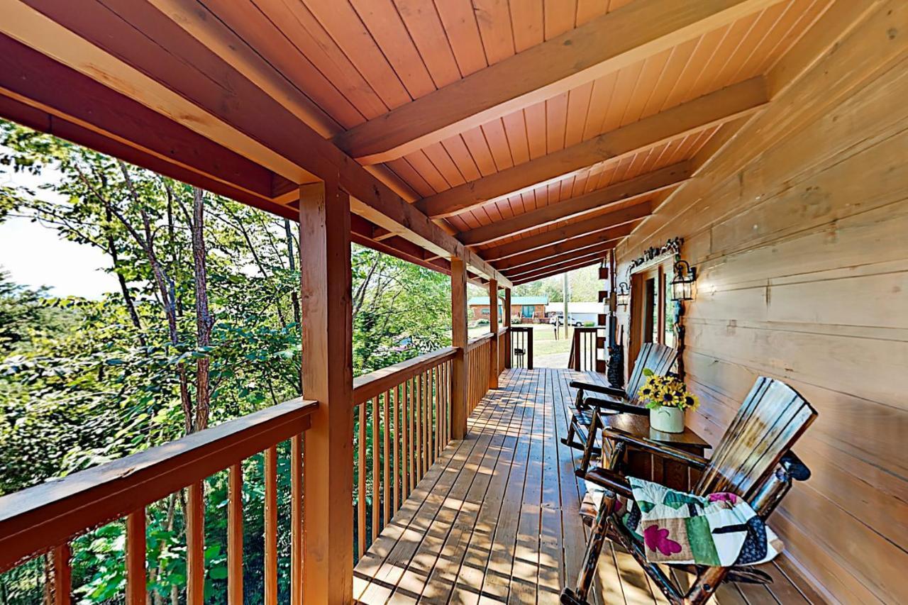 Happy Bear Hollow Villa Sevierville Exterior photo